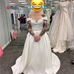 BRAND NEW NEVER WORN Elegant Off-Shoulder White Wedding Dress